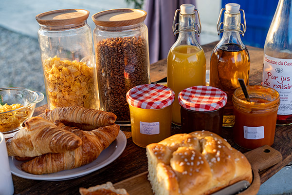 Petit déjeuner à La Closerie du Chêne Bleu, location de chambres d'hôtes près de Bordeaux