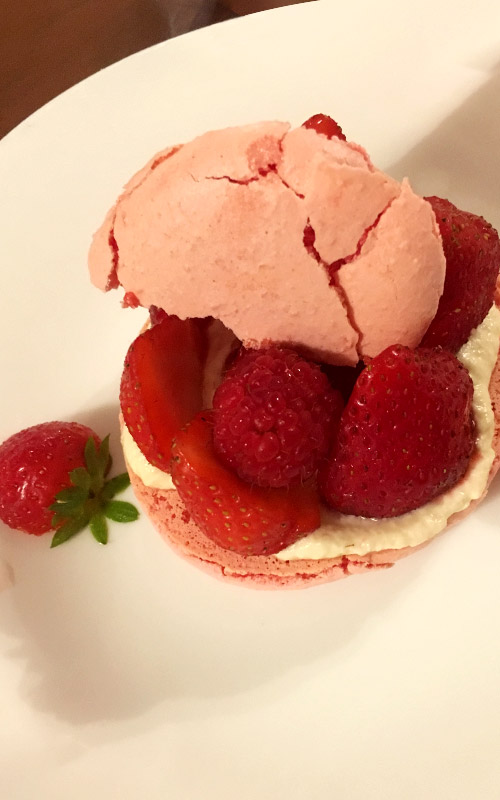 Tarte aux fraises pour la table d'hôtes